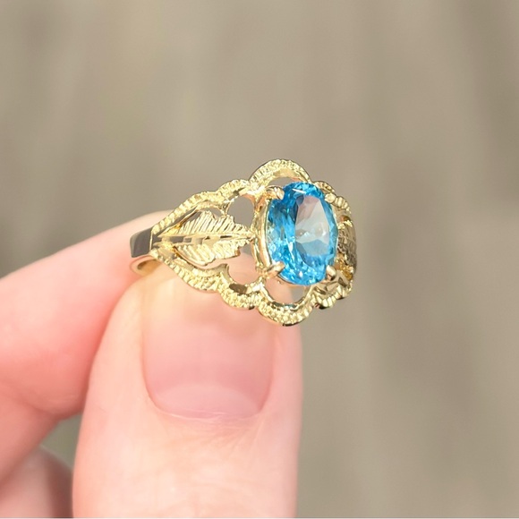 Vintage Swiss Blue Topaz Gold Ring: 14K Beverly Hills Laurel Leaf Solitaire - Picture 5 of 12